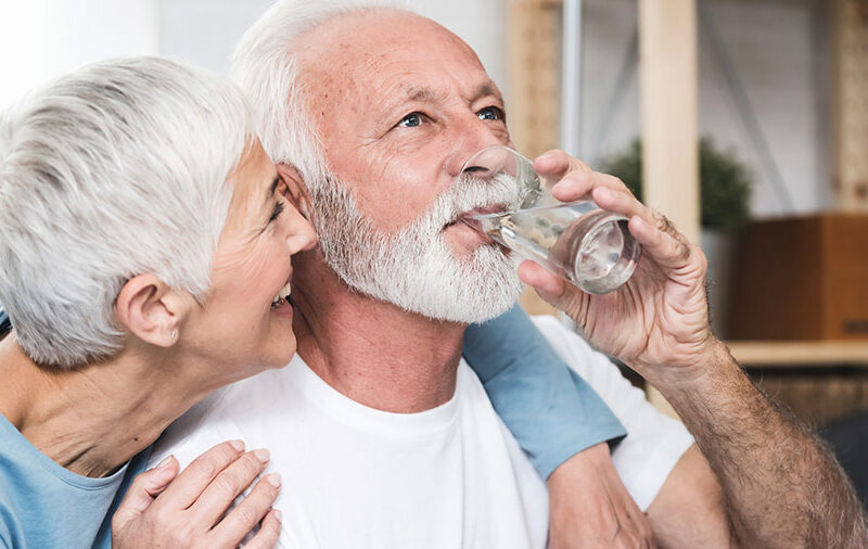 Os Principais Benefícios para a Saúde de Beber Água Purificada